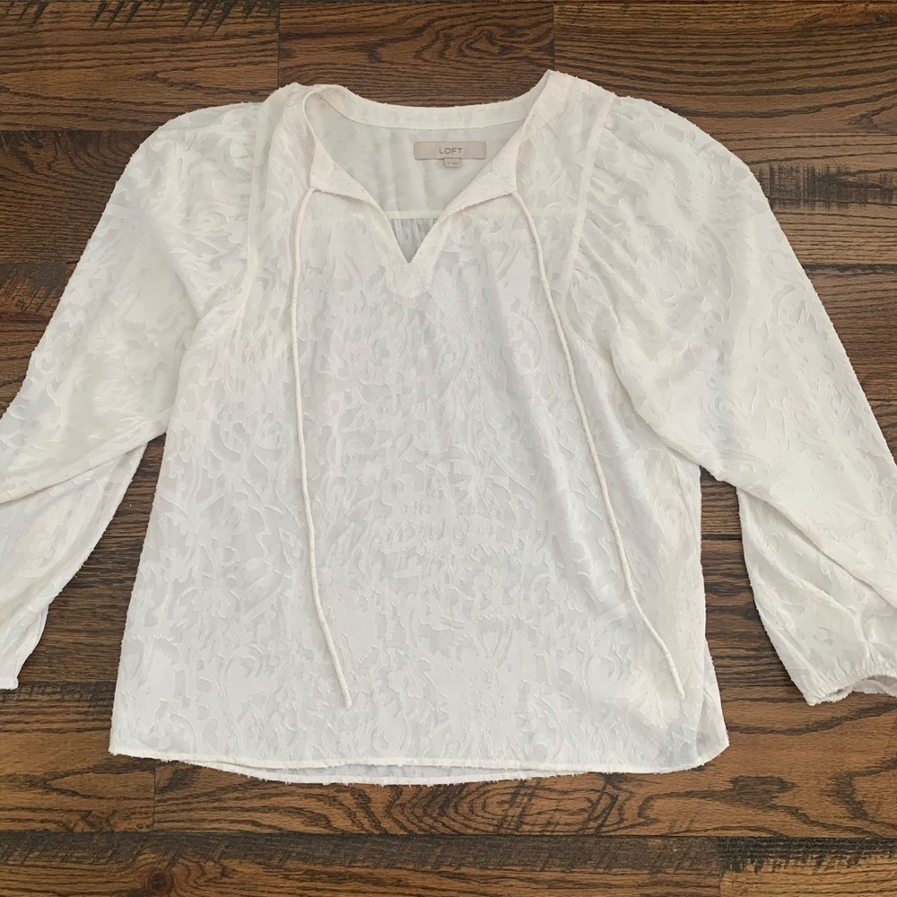 Gorgeous Loft off white shirt - Picture 1 of 9